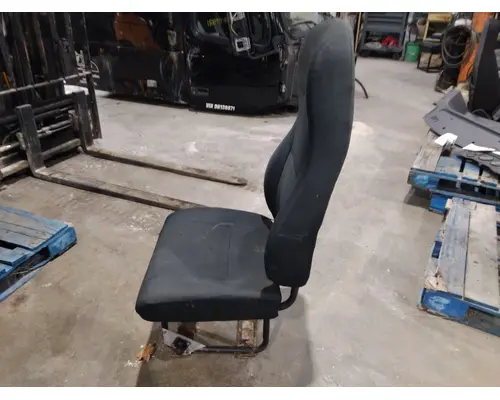FREIGHTLINER CASCADIA 113 SEAT, FRONT
