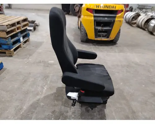 FREIGHTLINER CASCADIA 113 SEAT, FRONT