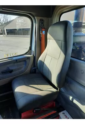 FREIGHTLINER CASCADIA 113 SEAT, FRONT