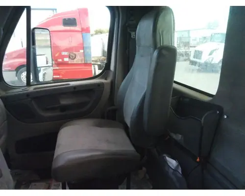 FREIGHTLINER CASCADIA 113 SEAT, FRONT