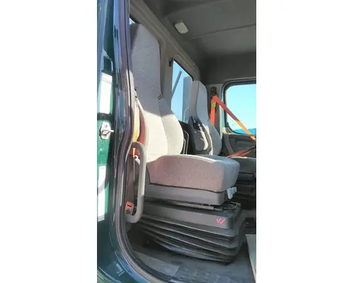 FREIGHTLINER CASCADIA 113 SEAT, FRONT
