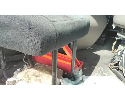 FREIGHTLINER CASCADIA 113 SEAT, FRONT