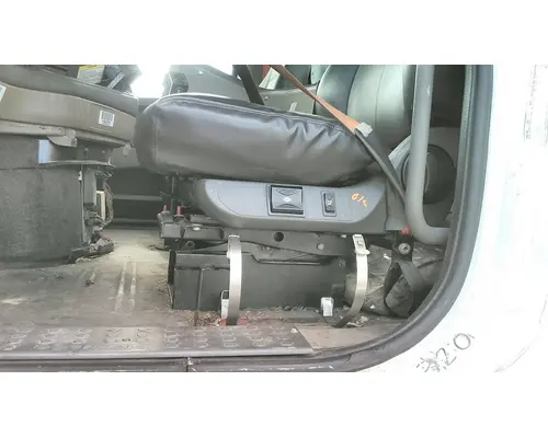 FREIGHTLINER CASCADIA 113 SEAT, FRONT
