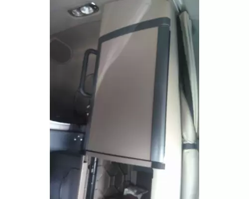 FREIGHTLINER CASCADIA 113 SLEEPER CLOSET