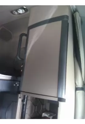 FREIGHTLINER CASCADIA 113 SLEEPER CLOSET