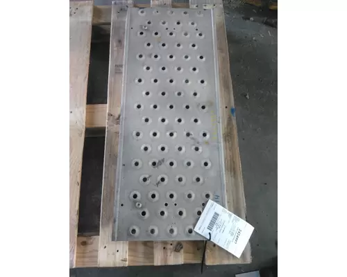 FREIGHTLINER CASCADIA 113 STEP, DECK (CATWALK)