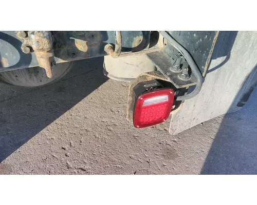 FREIGHTLINER CASCADIA 113 STOP TURN TAIL LAMP