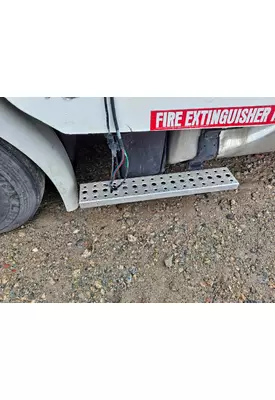 FREIGHTLINER CASCADIA 113 TANK STEP