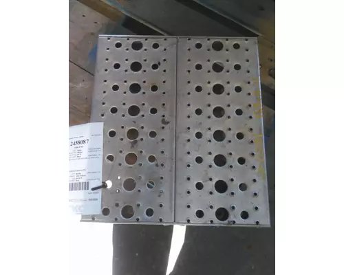 FREIGHTLINER CASCADIA 113 TANK STEP