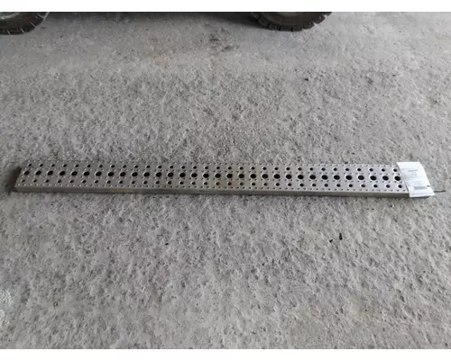 FREIGHTLINER CASCADIA 113 TANK STEP