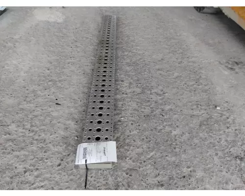 FREIGHTLINER CASCADIA 113 TANK STEP