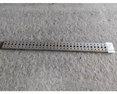 FREIGHTLINER CASCADIA 113 TANK STEP