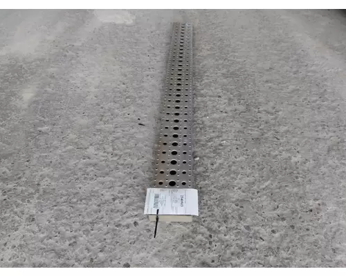 FREIGHTLINER CASCADIA 113 TANK STEP