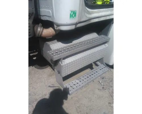 FREIGHTLINER CASCADIA 113 TOOL BOX
