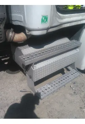 FREIGHTLINER CASCADIA 113 TOOL BOX