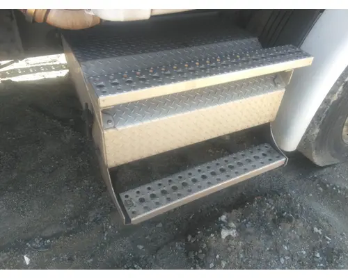 FREIGHTLINER CASCADIA 113 TOOL BOX