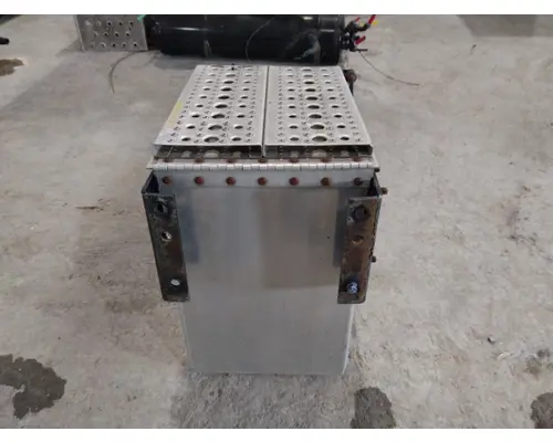 FREIGHTLINER CASCADIA 113 TOOL BOX