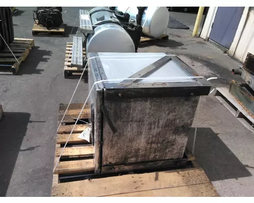 FREIGHTLINER CASCADIA 113 TOOL BOX