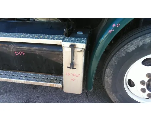 FREIGHTLINER CASCADIA 113 TOOL BOX