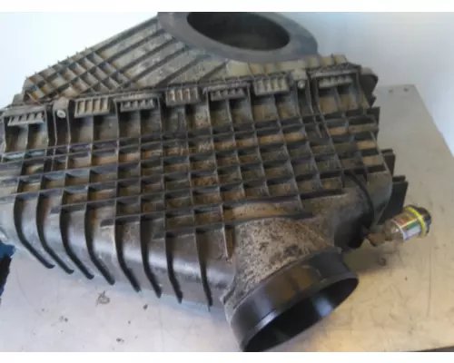 FREIGHTLINER CASCADIA 116 AIR CLEANER
