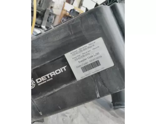 FREIGHTLINER CASCADIA 116 AIR CLEANER
