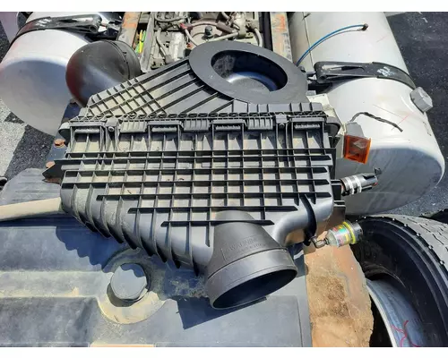 FREIGHTLINER CASCADIA 116 AIR CLEANER