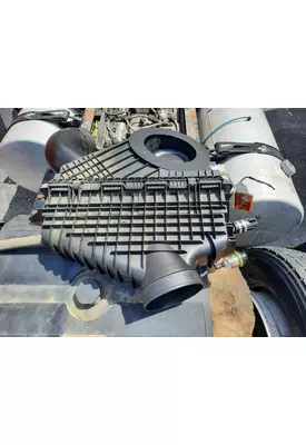 FREIGHTLINER CASCADIA 116 AIR CLEANER