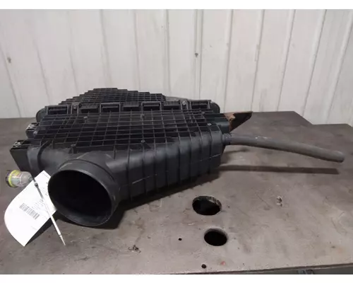 FREIGHTLINER CASCADIA 116 AIR CLEANER