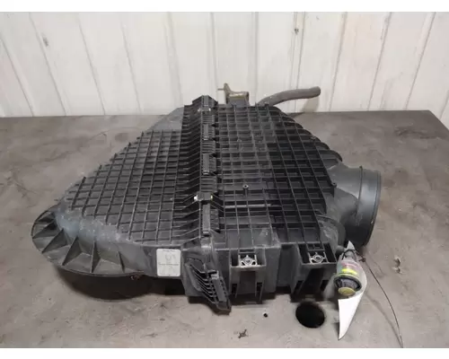 FREIGHTLINER CASCADIA 116 AIR CLEANER