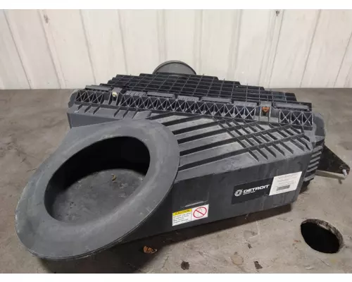 FREIGHTLINER CASCADIA 116 AIR CLEANER