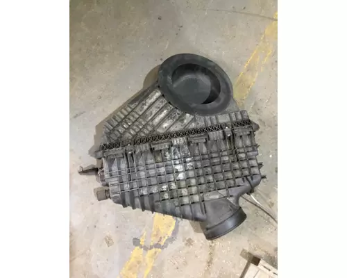 FREIGHTLINER CASCADIA 116 AIR CLEANER