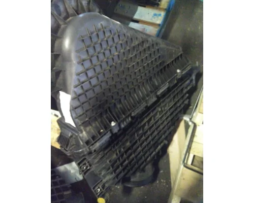 FREIGHTLINER CASCADIA 116 AIR CLEANER