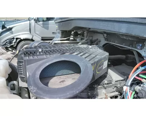 FREIGHTLINER CASCADIA 116 AIR CLEANER