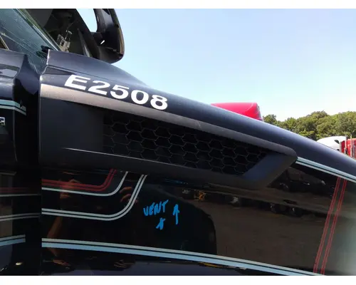 FREIGHTLINER CASCADIA 116 AIR INTAKE LOUVERCOVER