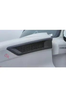FREIGHTLINER CASCADIA 116 AIR INTAKE LOUVER/COVER