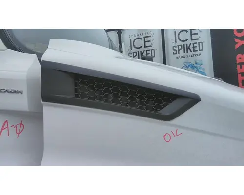 FREIGHTLINER CASCADIA 116 AIR INTAKE LOUVERCOVER