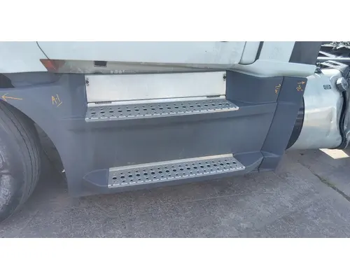 FREIGHTLINER CASCADIA 116 CAB SKIRTSIDE FAIRING