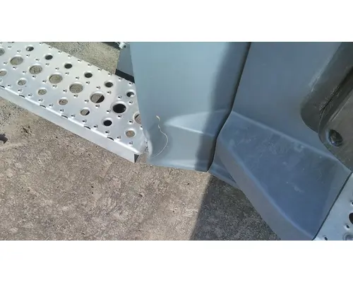 FREIGHTLINER CASCADIA 116 CAB SKIRTSIDE FAIRING