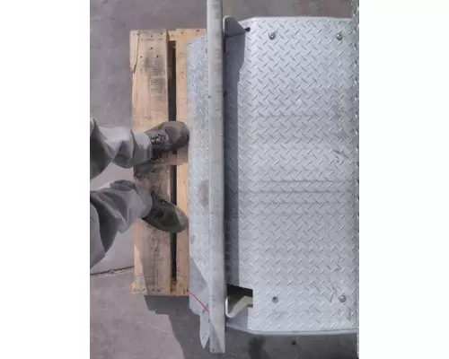 FREIGHTLINER CASCADIA 116 CAB STEP