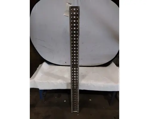 FREIGHTLINER CASCADIA 116 CAB STEP