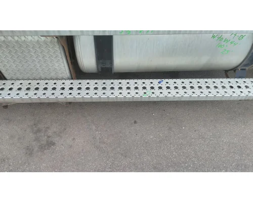 FREIGHTLINER CASCADIA 116 CAB STEP