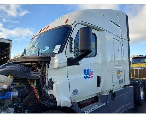 FREIGHTLINER CASCADIA 116 CAB