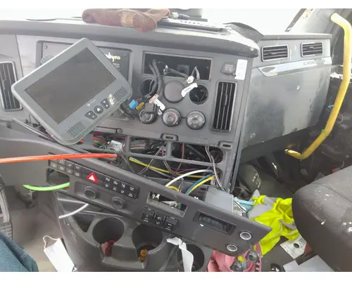 FREIGHTLINER CASCADIA 116 CAB