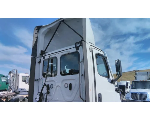 FREIGHTLINER CASCADIA 116 CAB