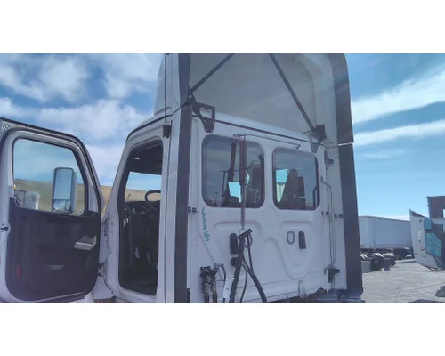 FREIGHTLINER CASCADIA 116 CAB