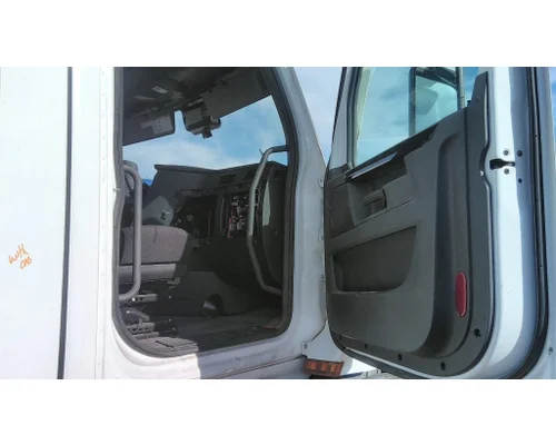 FREIGHTLINER CASCADIA 116 CAB