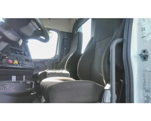 FREIGHTLINER CASCADIA 116 CAB