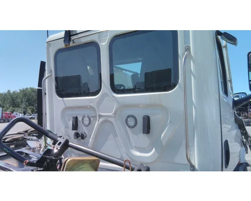 FREIGHTLINER CASCADIA 116 CAB