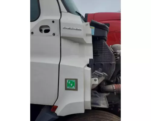 FREIGHTLINER CASCADIA 116 COWL
