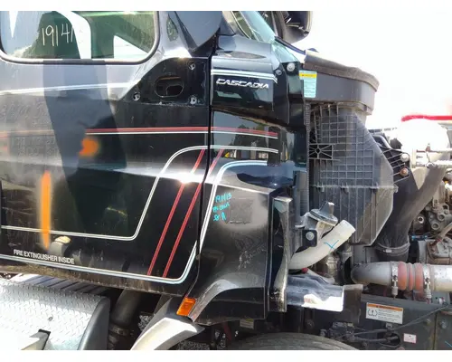 FREIGHTLINER CASCADIA 116 COWL
